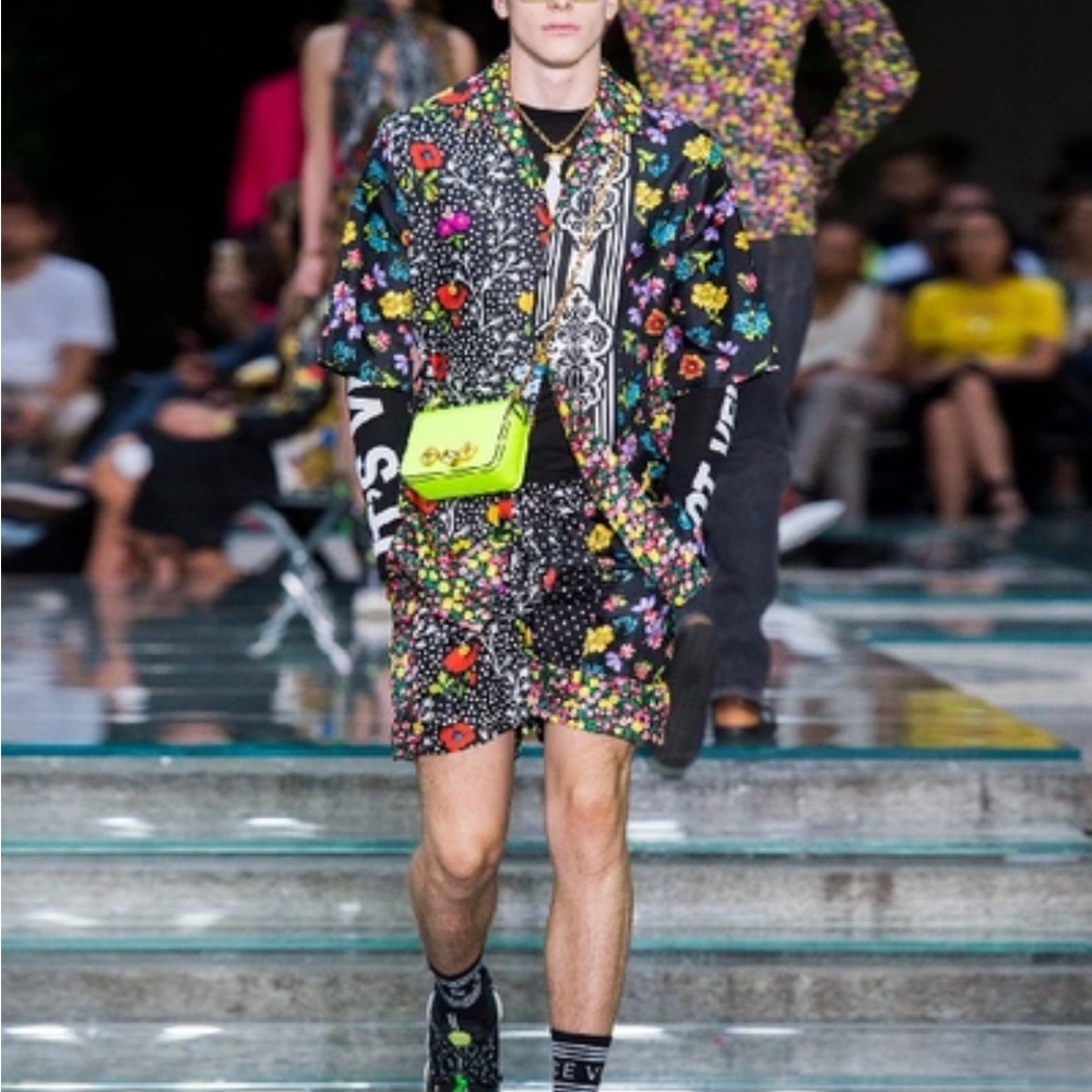 VERSACE Resort Silk Set - Picture 9 of 9